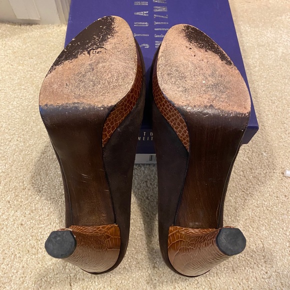 Stuart Weitzman suede and leather peep toe pumps - Picture 3 of 4